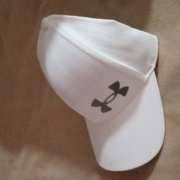 Under Armour hat - Picture 3 of 3